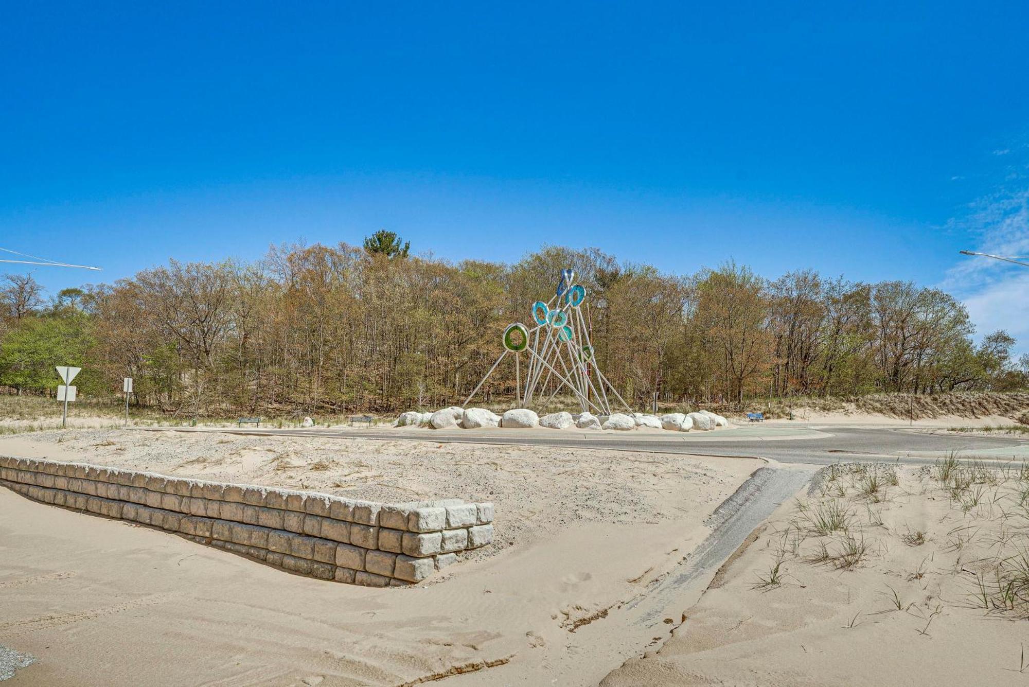 Walk To Beach Lake Michigan Getaway! マスキーゴン エクステリア 写真